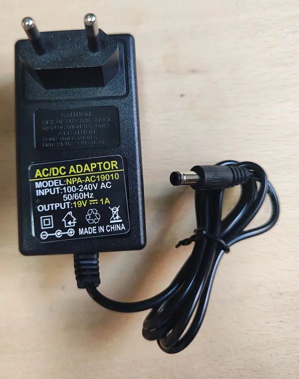 PUNJAČ 19V1A19W-5.5x2.5/2.1mm - ispravljac-napajanje-19v-1a