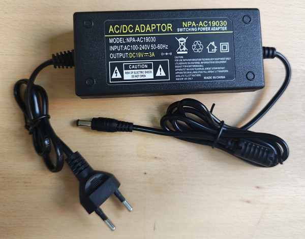 PUNJAČ 19V3A 57W-5.5x2.5/2.1mm - ispravljac-punjac-za-laptop-19v