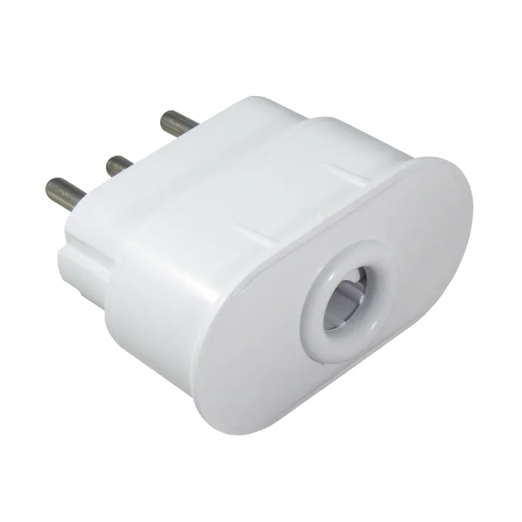 TROFAZNI UTIKAČ BELI - 