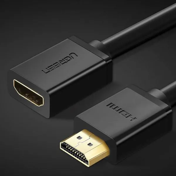 HDMI PRODUŽNI KABL M/F V1.4 2m - Krupni kadar muškog pozlaćenog HDMI utikača i ženskog HDMI porta na crnom Ugreen produžnom kablu