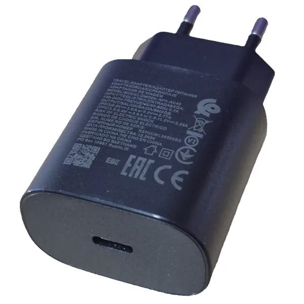 PUNJAČ KUĆNI S KABLOM C 25W - Bočni profil kućišta Gembird 25W zidnog ispravljača sa prikazom euro utikača i USB-C ulaza