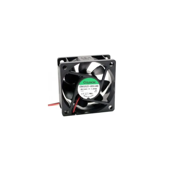 VENTILATOR 24V- EB60252S1-000U-999 - Aksijalni crni DC kuler ventilator EB60252S1-000U-999 dimenzija 60x60x25mm od 24V sa uočljivom zelenom fabričkom nalepnicom i naponskim žicama