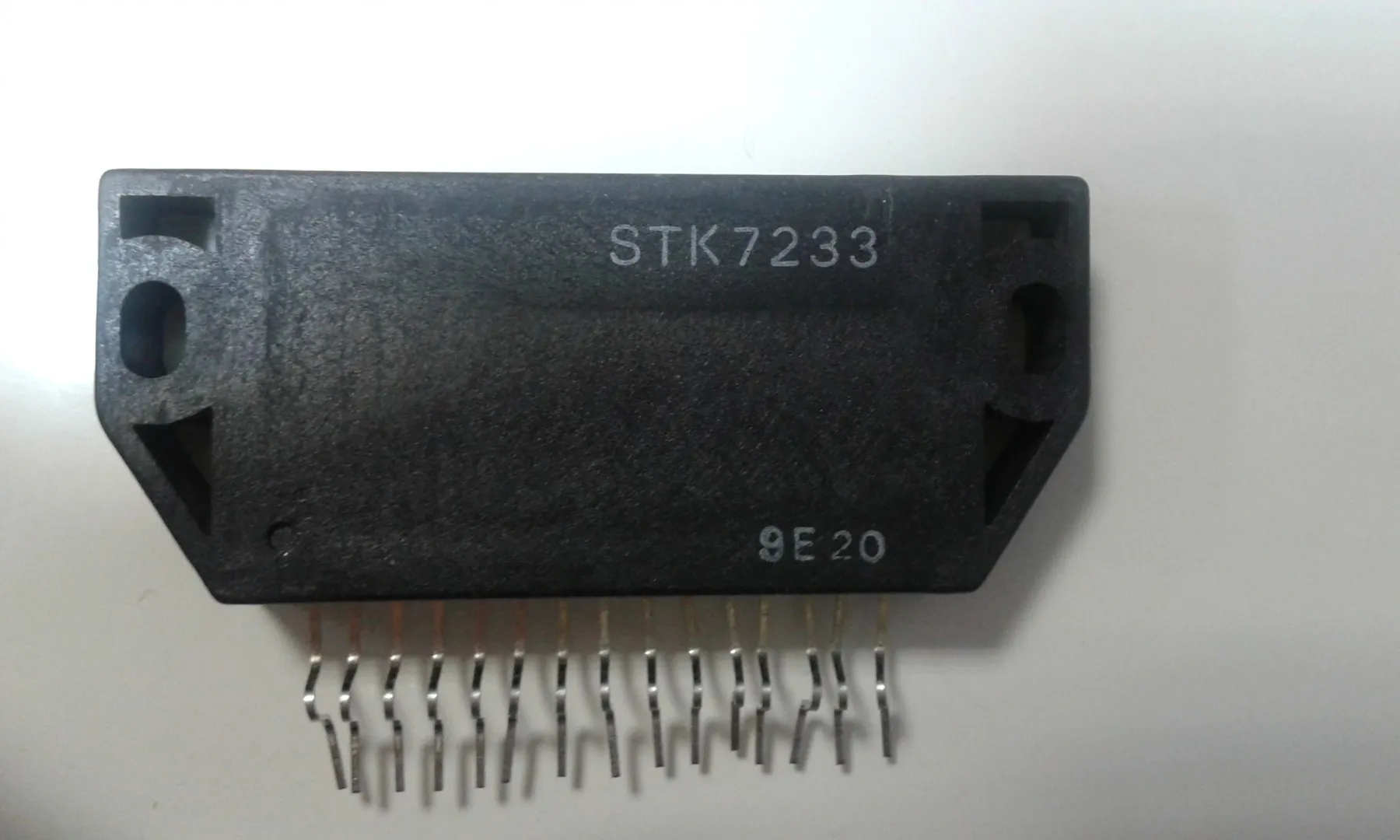 STK7233 IC KOLO - 